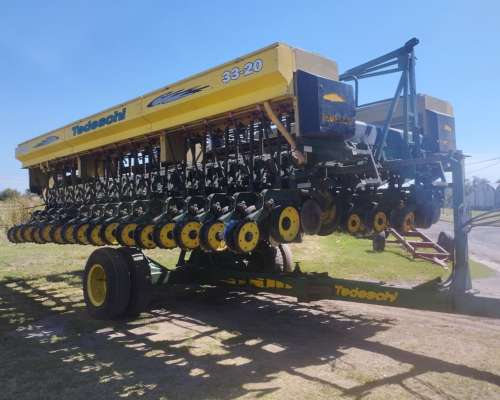Sembradora Tedeschi 33-20 con Alfalfero