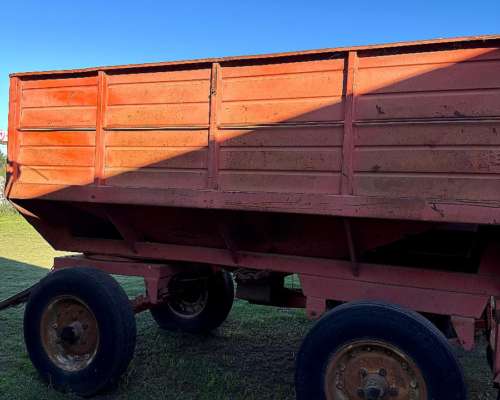 Vendo Tolva Sola y Brusa 8 TT