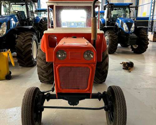 Tractor Fiat . .