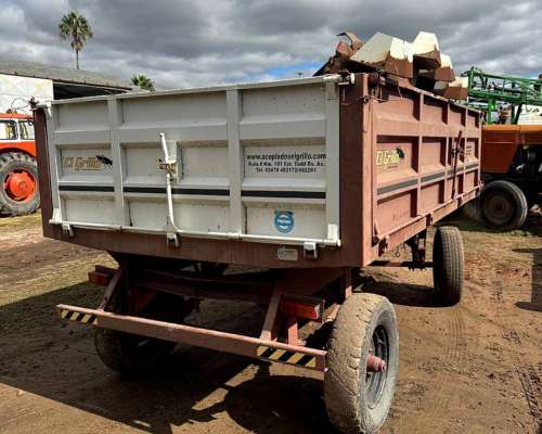 Acoplado Volcador el Grillo de 4 TN 3 Vuelcos Rojo