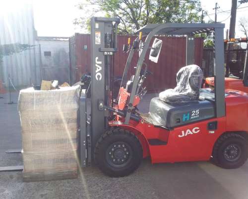 Autoelevador JAC 2,5 TN Motor Xinchai Diésel TT4800