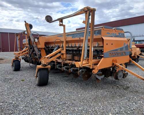 Sembradora Agrometal TX Mega Neumática 16x52 /20X42