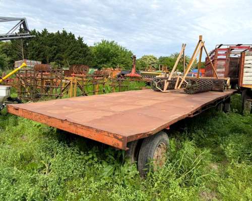 Acoplado Playo de 7,40x2,50 con Barandas Volcables