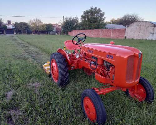 Vendo Tractor U25 Restaurado con Desmalezadora