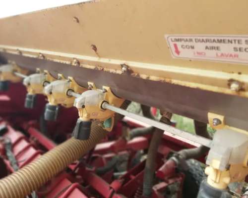 Sembradora Giorgi Usada de 16 a 52 Neumatica Cardanica