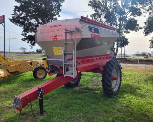 Fertilizadora Fertec Crucianelli 5000 Starline