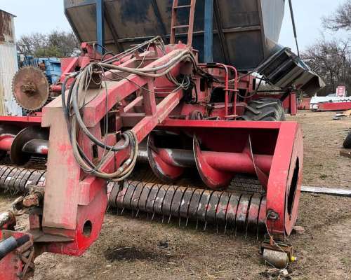 Cosechadora de Mani de Doble Hilera. Marca Colombo.