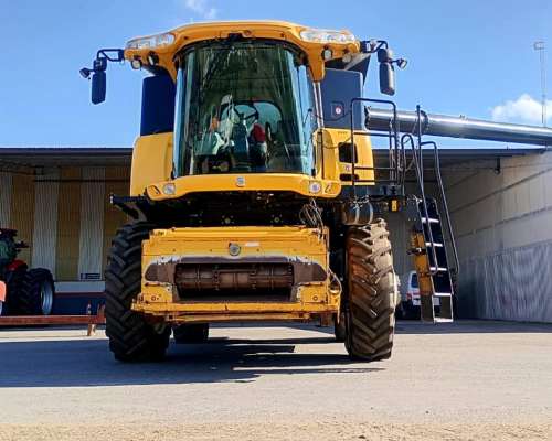 New Holland Cr7.90, con Draper Maizco 45pies