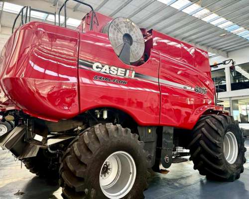 Case IH Axial Flow 8010 - año 2007.