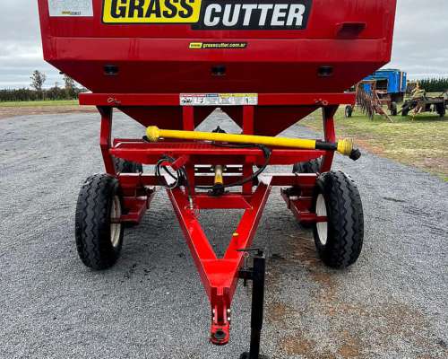 Fertilizadora Esparcidora Grass Cutter de 3000 Lts