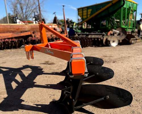 Arado Bellmaq AR 3000 de 3 Rejas del 12 de Tres Puntos