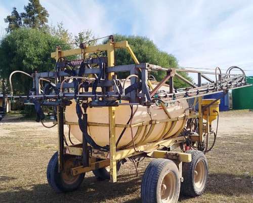 Pulverizador de Arrastre Releyco de 2000 Lts