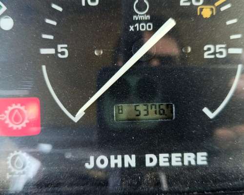 Jd 7505, año 2004. 5.376 HS. 145 HP. Rodado Paton.