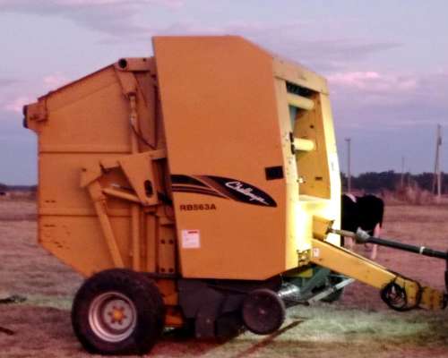 Rotoenfardadora Challenger RB563 a