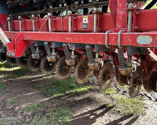 Sembradora Apache 27000+ 32 Lineas a 42 cm Mecanico