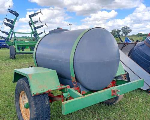 Tanque Plástico de 1.000 Lts con Chasis