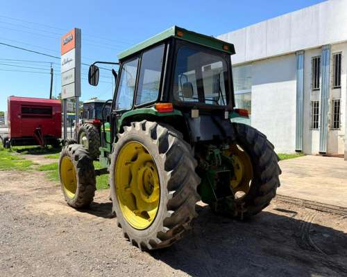 Tractor John Deere 5705 con Cabina