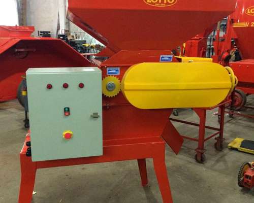 Quebradora de Granos L-300 con Mesa M/electrico 15 HP. Loyto