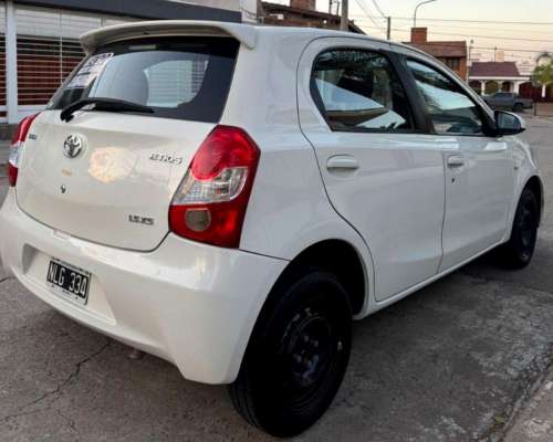 Toyota Etios 1.5 5ptas XS 2013 Nafta $13.999.000