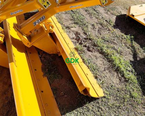 Niveladora Mecanica 3p 2100. Grosspal