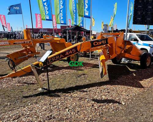 Niveladora de Arrastre Terra M 445 2 Ruedas 5 Cil. - Corti