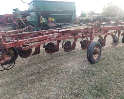 Arado 6 Rejas X 14 . Armstrong. Hidraúlico