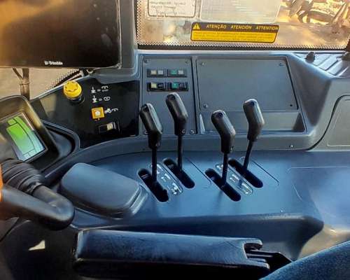 New Holland TM 7040