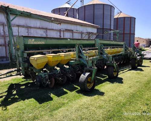 Sembradora Pierobon de 18 S a 52 CM.