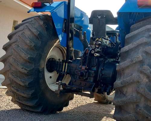 Tractor New Holland 8030 con Toldo