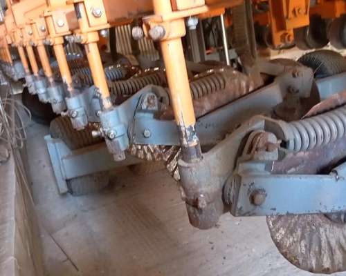 Sembradora Agrometal TX Pivot. 16 a 52 CM. año 2017.