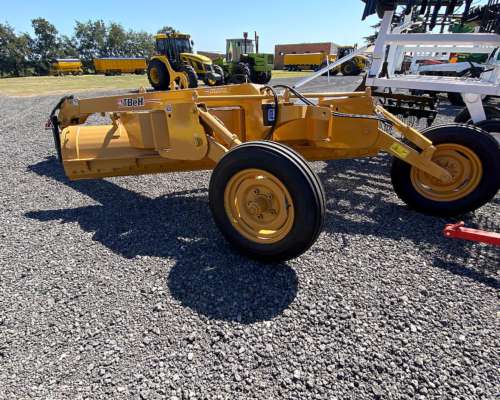 Niveladora Marca Tbeh, N4, con Cubiertas