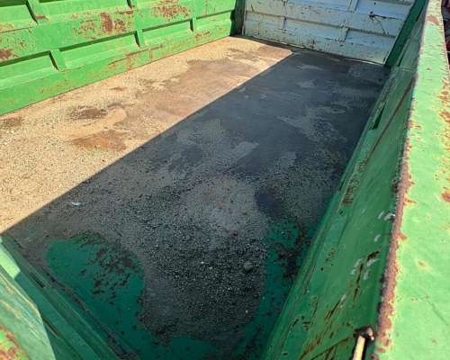 Acoplado Volcador el Grillo de 4 Toneladas 3 Vuelcos Verde