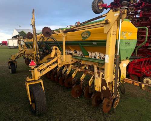 Fertilizadora Marca SR 21 a 35 con Marcadores