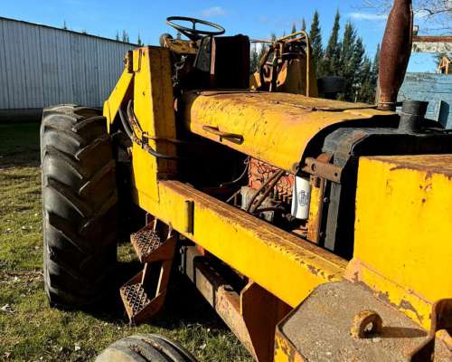 Tractor Fiat Invertido con Pala