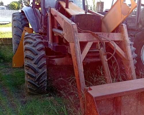 Tractor Valtra BM100 con Pala Cargadora,doble Tracción.
