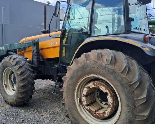 Tractor Valtra BM 110 Cabina Original con Pala