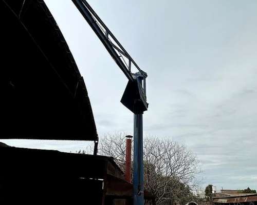 Vdo. Pluma de 7,5 MT. Radio de Giro de 6 y Aparejo de 3 TN.