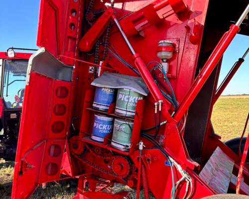 Rotoenfardadora 5887 con Atador de RED