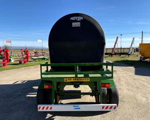 Acoplado Tanque de Arequito con Capacidad para 6000 Litros