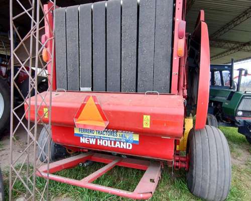 Rotoenfardadora New Holland RB 560