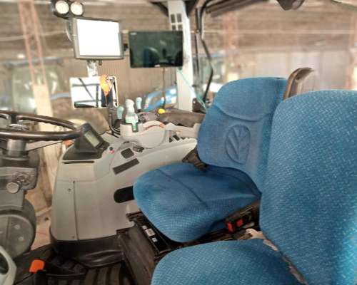 New Holland T7.215, con Piloto