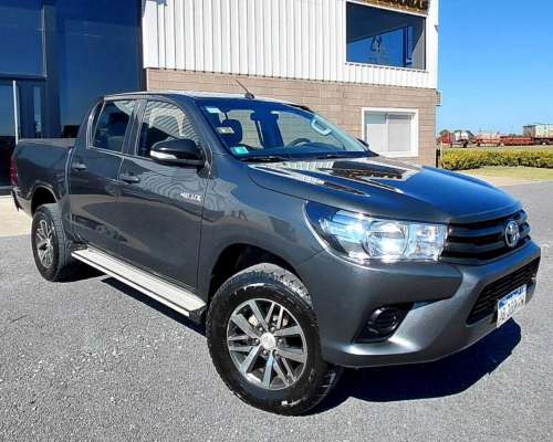 Toyota Hilux DX 2.4 6ta 4X2