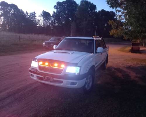 Vendo Chevrolet S10 DLX 4X4 Modelo 2006 a Bomba