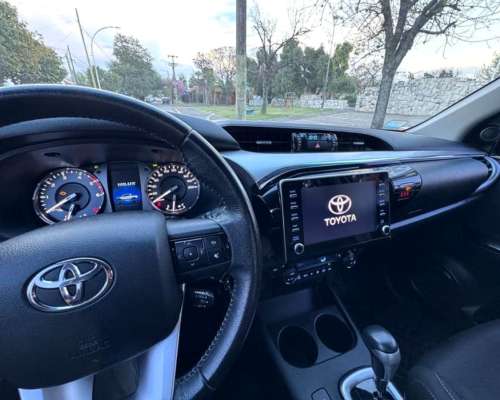 Toyota Hilux 2.8 TDI CD 4X2 SRV AT6 204cv 2021 U$35.999