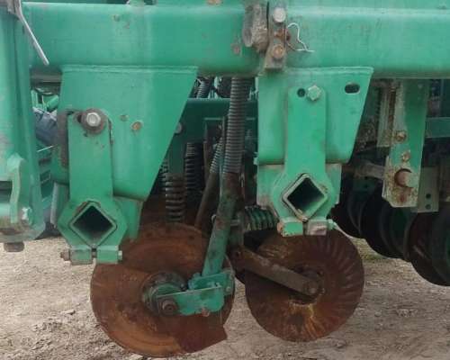 Sembradora Pierobon 20 a 52.y 16 a 70 - Naumatica Matermacc