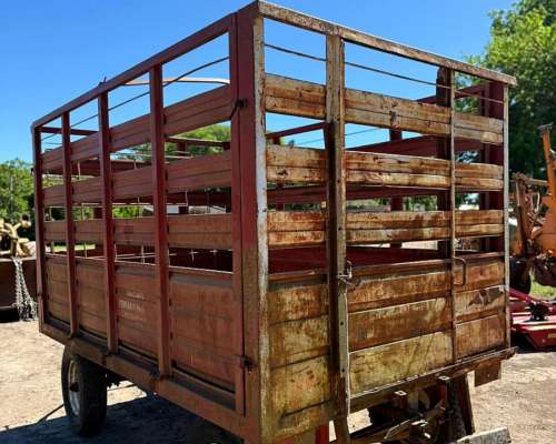 Acoplado Jaula Ferrario de 4X2 Metalico con Puerta Trasera