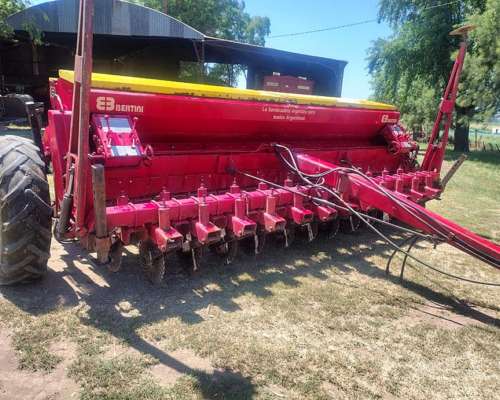 Sembradora 25 a 17.5 Alfalfero