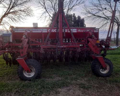 Sembradora Crucianelli Pionera III de 27 a 17 cm con Monitor