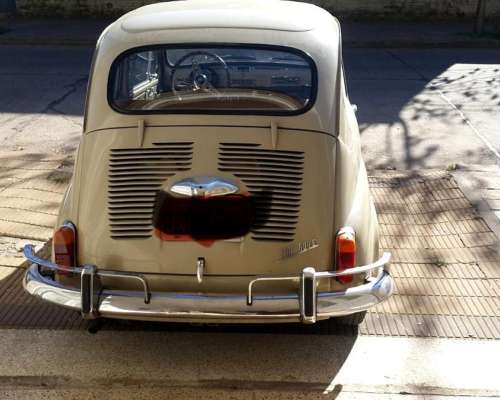 Auto Antiguo Fiat 600