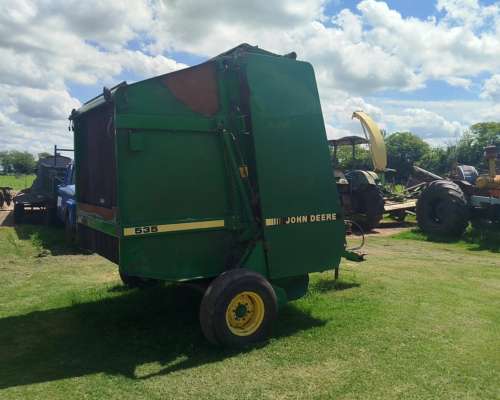 Rotoenfardadora John Deere 535 - en Funcionamiento.